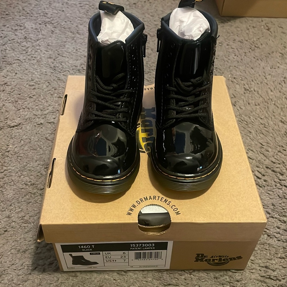 BRAND NEW black patent leather Toddler Dr. Martens size 7